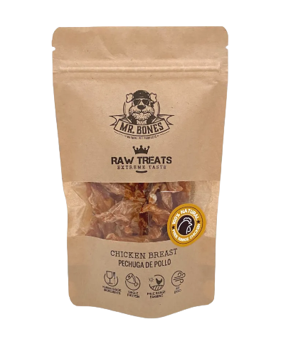 Los Raw Treats de Pechuga de pollo de Mr Bones son un snack 100% natural ideal para perros y gatos que mejoral la salud ocular y muscular, el sistema inmune y neuronal y son bajos en grasas. Elaborado con carne de pollo apta para consumo humano. Sin cereales, aditivos ni conservantes. Descubre más en Shop Animal Spirit