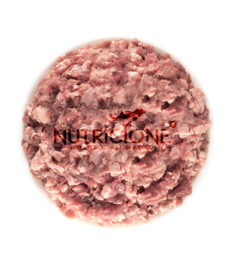 Nutricione BARF todo carne de cordero es una alimentación natural cruda apta para perros y gatos. Descubre más en www.shopanimalspirit.com