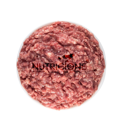 Todo pollo BARF de Nutricione es un alimento crudo para perros y gatos. Descubre más en Shop Animal Spirit