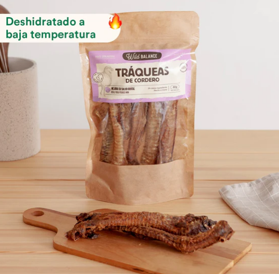 Las tráqueas de cordero son un snack ideal para perros pequeños y aptos para cualquier otro tamaño. Son un gran entretenimiento, reducen el estrés, eliminan y previenen el sarro y el mal aliento y aportan glucosamina y condroitina para mejorar la salud de las articulaciones. Dureza media. Descubre más productos de Wild Balance en Shop Animal Spirit