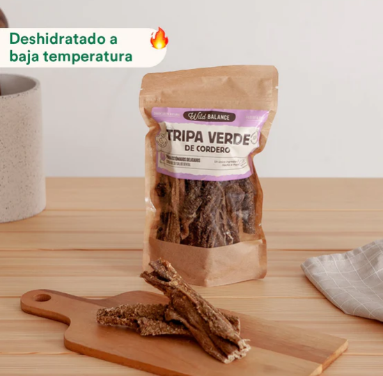 La tripa verde de cordero de Wild Balance es un snack natural ideal para perros con alergias o estómagos sensibles. Son un prebiótico natural y son altas en fibra. Descubre más productos en Shop Animal Spirit, en La Puebla de Montalban (Toledo). Hacemos envíos a domicilio.