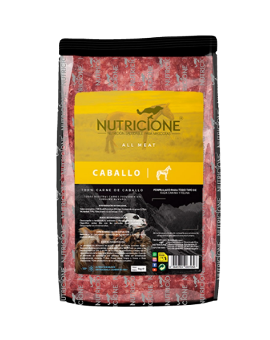 Nutricione todo carne de caballo es un alimento crudo (barf) para perros y gatos, ideal para peludos con alergias e intolerancias. Descubre más en Shop Animal Spirit