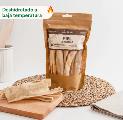 La piel de caballo de Wild Balance es un snack ideal para perros con alergias e intolerancias al ser una proteína exótica. Es muy bajo en grasas, ideal para perros con tendencia al sobrepeso. Reduce el estrés. Descubre más en Shop Animal Spirit.