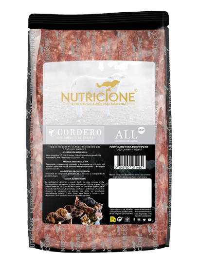 Nutricione BARF todo carne de cordero es una alimentación natural cruda apta para perros y gatos. Descubre más en www.shopanimalspirit.com